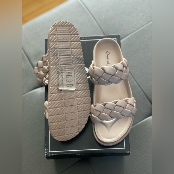 Tan Sandals Size 7 - Picture 3 of 3